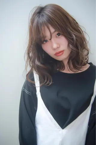 ミディアム カラー 伊藤 裕貴のヘアスタイル