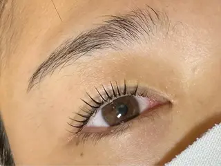 マツエク・マツパ TotalBeautysalonCURE所属・CURE 朱梨のネイルデザイン