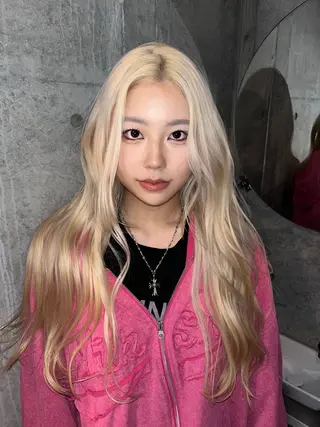 ロング カラー ヘアアレンジ 原宿・デザインカラー YUI🤍ྀིのヘアスタイル