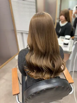 ロング amu/ブリーチなし ダブルカラーのヘアスタイル