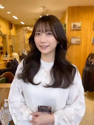 セミロング 韓国レイヤー外国人風 透明感カラー髪質改善のヘアスタイル