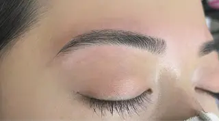 アイブロウ une FEMINの眉毛・アイブロウイメージ