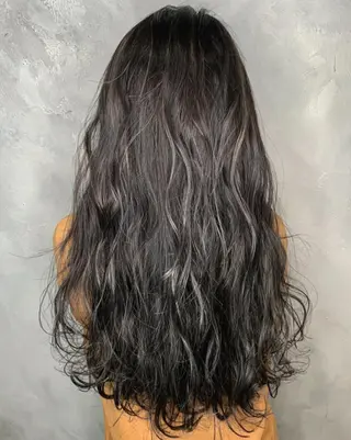 ロング カラー N° aria 三軒茶屋のヘアスタイル