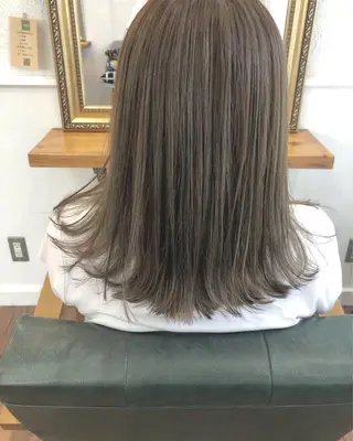 セミロング カラー 江原 彩華のヘアスタイル