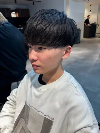 メンズ フェザーパーマ/韓国 /メンズカット保立のヘアスタイル