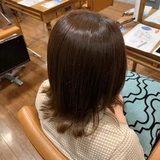 ミディアム カラー よしだ しおりのヘアスタイル