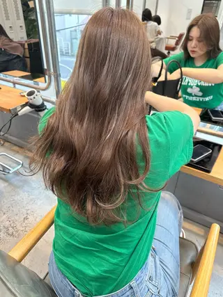 セミロング カラー yuika .のヘアスタイル