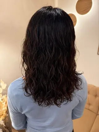 ミディアム 市原亮/名古屋駅/ ツイスパ/波巻きのヘアスタイル