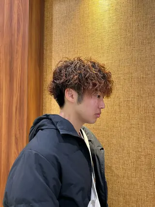 パーマ メンズ hina 🛋️ブリーチカラーのヘアスタイル