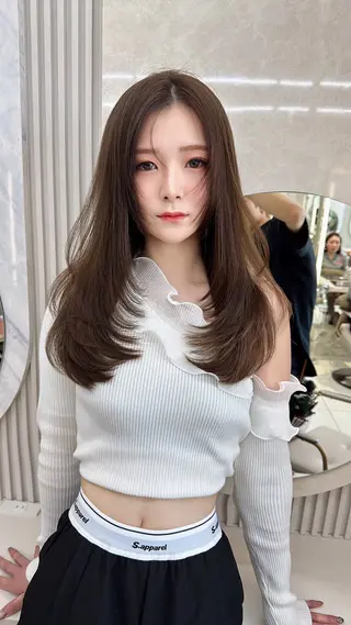 ロング oto🎀×美髪× シースルー前髪🤍のヘアスタイル