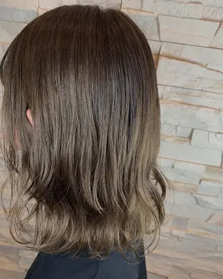 ミディアム カラー 菅野 愛のヘアスタイル
