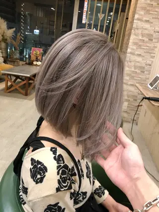 ミディアム 韓国レイヤー外国人風 透明感カラー髪質改善のヘアスタイル