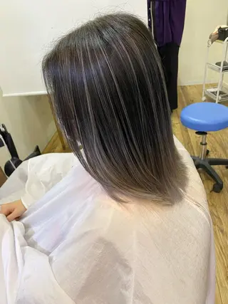 セミロング カラー 服部 樹季のヘアスタイル