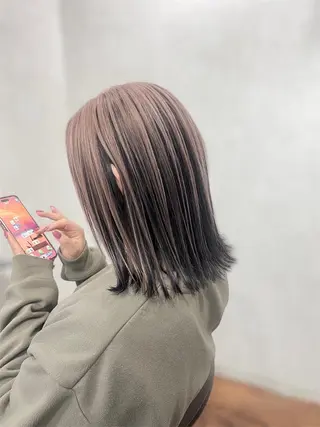 セミロング カラー _White所属・ＳＨＩ ＺＵのヘアスタイル