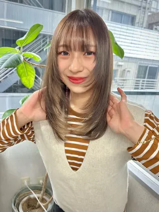 セミロング カラー レイヤーカット🪄 耳ツボ🎀Ayumiのヘアスタイル