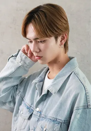 ショート カラー パーマ メンズ 森下 佑大のヘアスタイル
