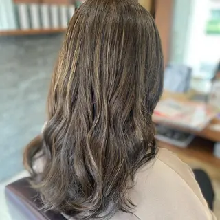 セミロング 加藤 実穂のヘアスタイル