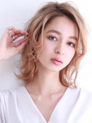 ミディアム カラー パーマ ヘアアレンジ 山田 みかのヘアスタイル