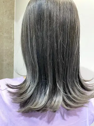 ミディアム カラー ハイライトが 得意なニキです😊のヘアスタイル