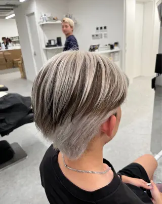 ショート カラー メンズ 艶髪ハイトーン🫧 Kurehaのヘアスタイル