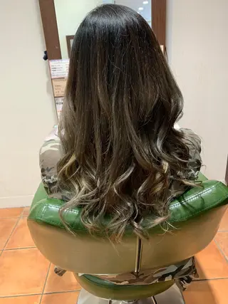 ミディアム カラーリスト菅澤 岳のヘアスタイル