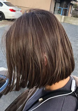 ショート 艶カラー🩵💛 NANAのヘアスタイル