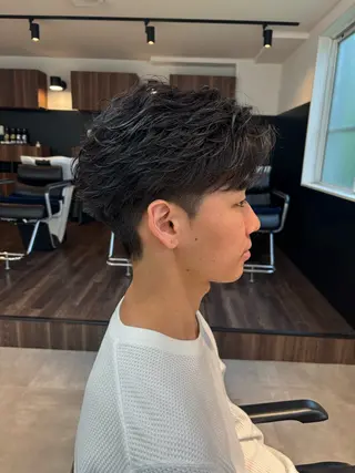 メンズ フェザーパーマ/韓国 /メンズカット保立のヘアスタイル