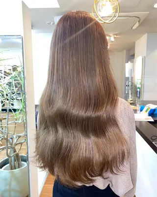 ロング カラー ANKH CROSS 新宿店所属・色ムラ修正の神様 新宿ハイトーンかすみのヘアスタイル