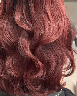 ロング カラー 𝒀𝒖𝒓𝒊 ハイトーン/艶髪✨のヘアスタイル