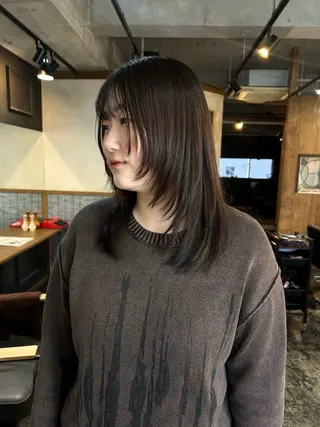 ミディアム レイヤー 👩🏻‍🦰Moeのヘアスタイル