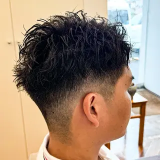ショート パーマ メンズ 吉田 新平のヘアスタイル