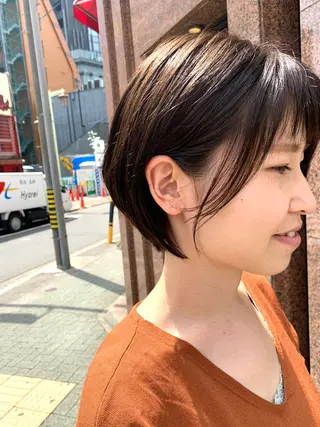 ショート VERBENA所属・ハイライト／艶カラー 大河シンジのヘアスタイル