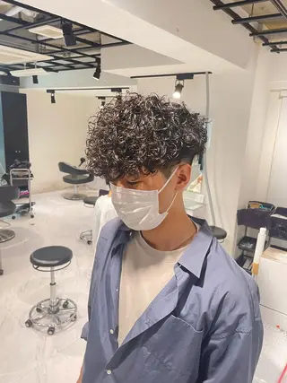 ショート カラー パーマ ヘアアレンジ メンズ アイブロウ スパイキー/フェザー /波巻き/かいとのヘアスタイル