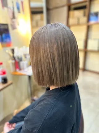 ショート カラー 鈴木希優 /ハイトーンカラーのヘアスタイル