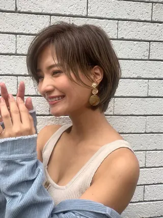 ショート Momo/ショート 切りっぱなしボブのヘアスタイル