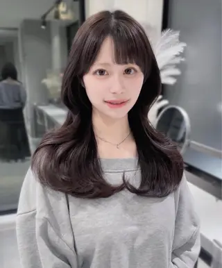 ロング Qin原宿店所属・葵 韓国オタク美容師 レイヤーカットのヘアスタイル