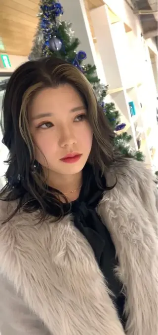 セミロング 神戸でブリーチなら puty/レイヤーのヘアスタイル