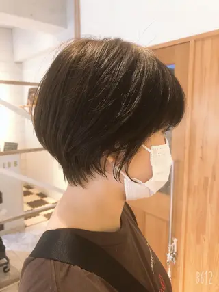 ショート esse大阪茶屋町店所属・レイヤーカット 新井田陽寿のヘアスタイル