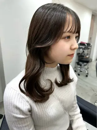 セミロング カラー 艶髪レイヤー顔周り グレージュ添田晃基のヘアスタイル