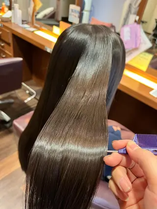 セミロング サイトウ ナツキのヘアスタイル