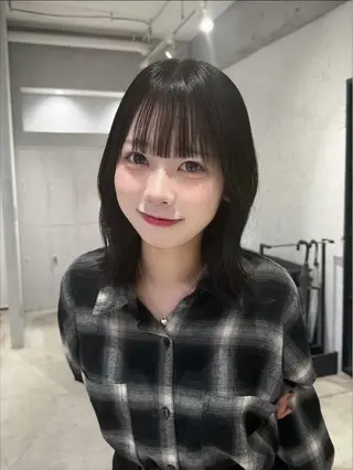 ミディアム あんな🦋レイヤー カット/透明感カラーのヘアスタイル