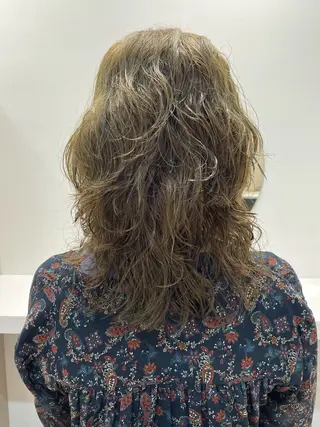 ミディアム パーマ 佐野 えり奈のヘアスタイル