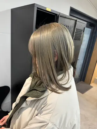 ミディアム INORI|艶カラ ー|フェイスレイヤーのヘアスタイル