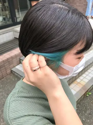 ショート カラー 横山 奈央のヘアスタイル