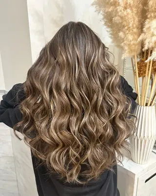 カラー Dimo＆所属・レイヤーカット 🐶ダイスケ🐶のヘアスタイル
