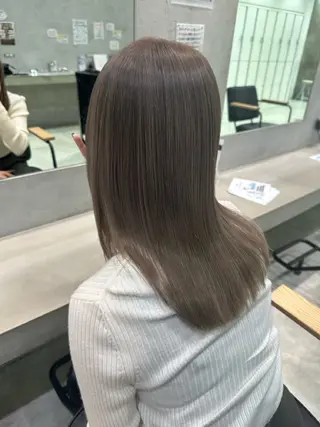 カラー 佐藤 萌のヘアスタイル