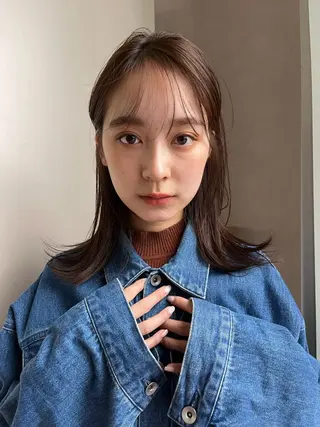 セミロング カラー 阿久津真衣 似合わせカットのヘアスタイル