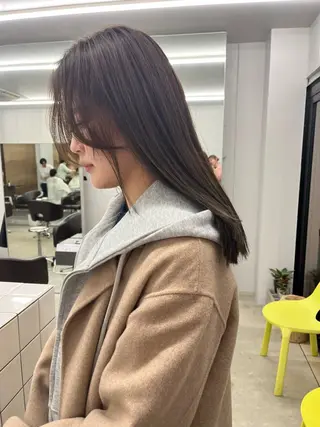 ロング カラー YURIA .のヘアスタイル