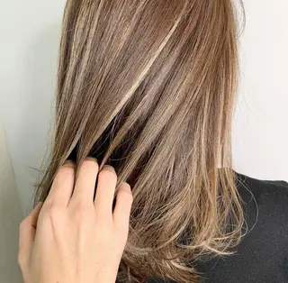 ミディアム エミュスト心斎橋所属・🎨カラー&髪質改善 松葉優希のヘアスタイル