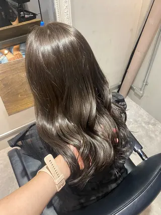 ロング ブリーチなしダブルカ ラー🩶manamiのヘアスタイル